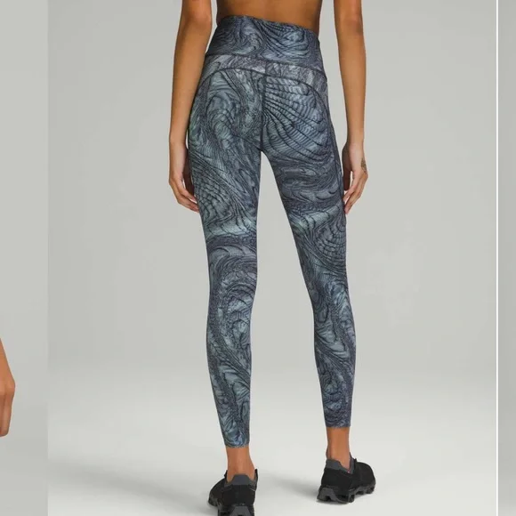 Lululemon Fast & Free dimensional Icing blue 25” tight leggings - Picture 5 of 10